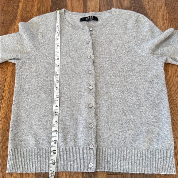 ⛄️ Alex Marie light gray cashmere cardigan. Size S. - Picture 5 of 6